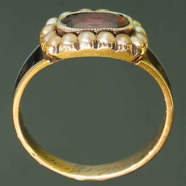 Gold Georgian antique mourning ring or memory ring from the antique jewelry collection of www.adin.be